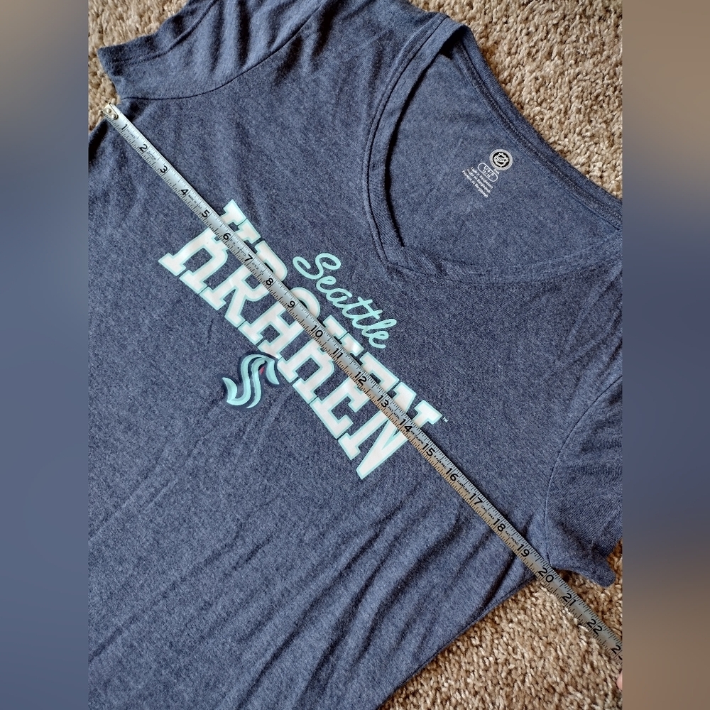 Seattle Kraken NHL AWomen's Navy Tee Large NWOT - Picture 8 of 8